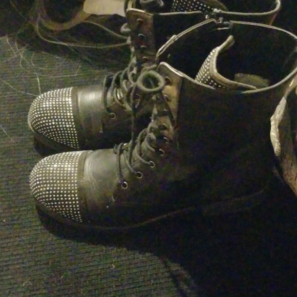 Boots - Picture 2 of 3